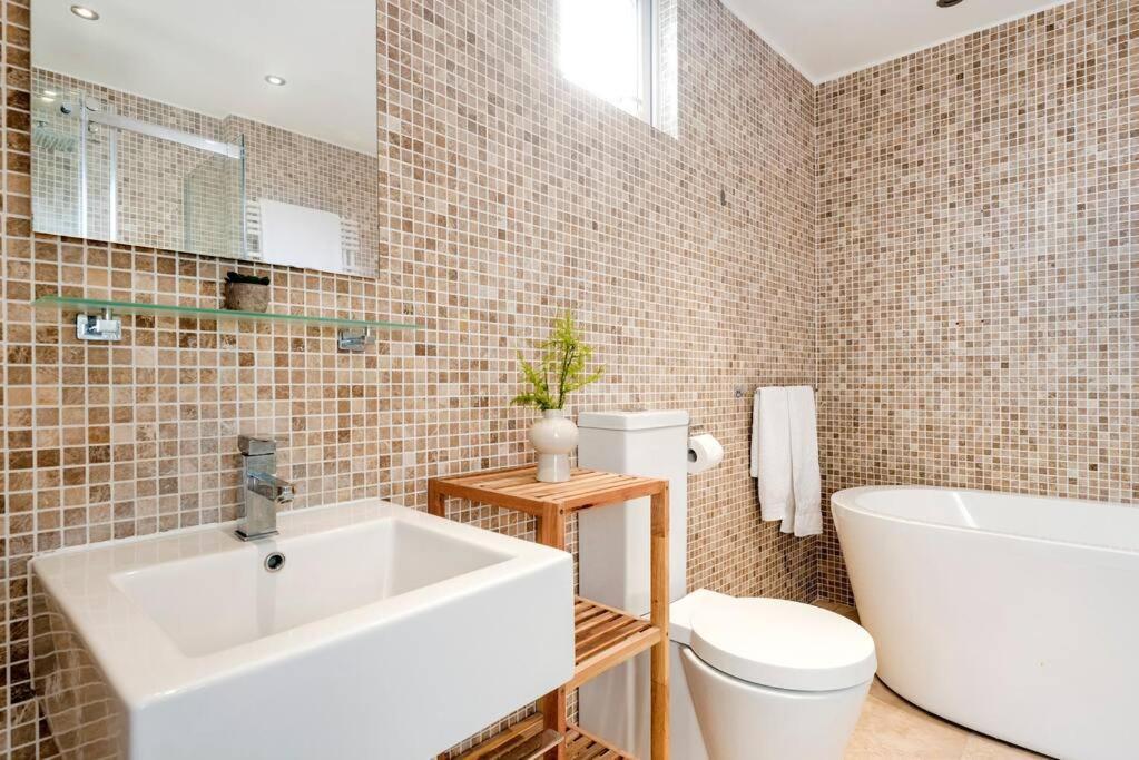 Penthouse Loft Apartment With Roof Terrace Not For Events Or Parties ลอนดอน ภายนอก รูปภาพ